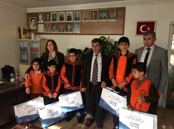 Büyükşehir Yardım Gönüllüleri Derneği yönetim kurulu başkanı Sayın, Emine Oya HENGİRMEN okulumuza ziyarette bulundu....